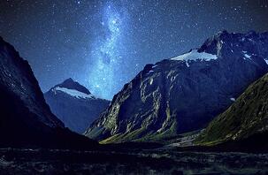milford-sound-in-new-zealand-at-night